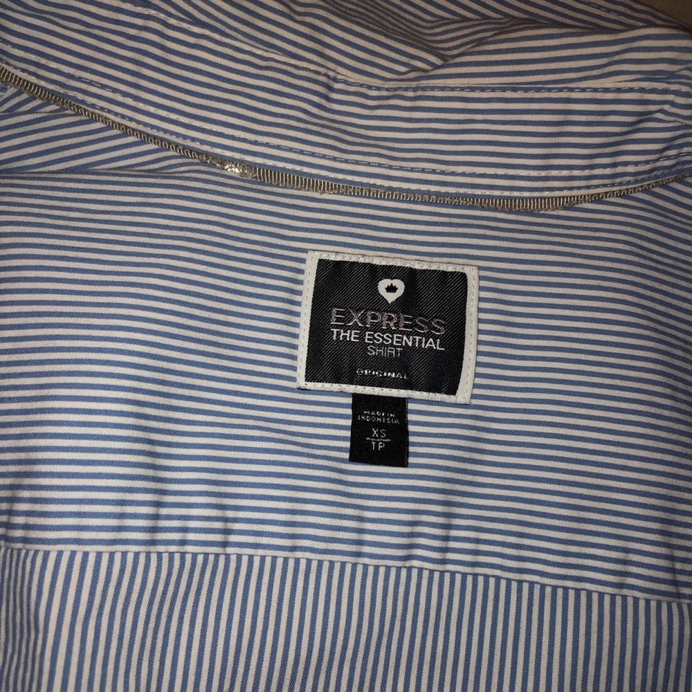 Express button down top - Picture 2 of 3